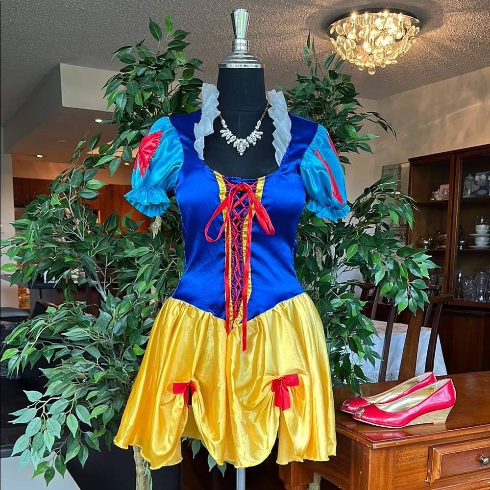 Halloween Snow White Costume Size XS - Small Leg Avenue with FREE red shoes!